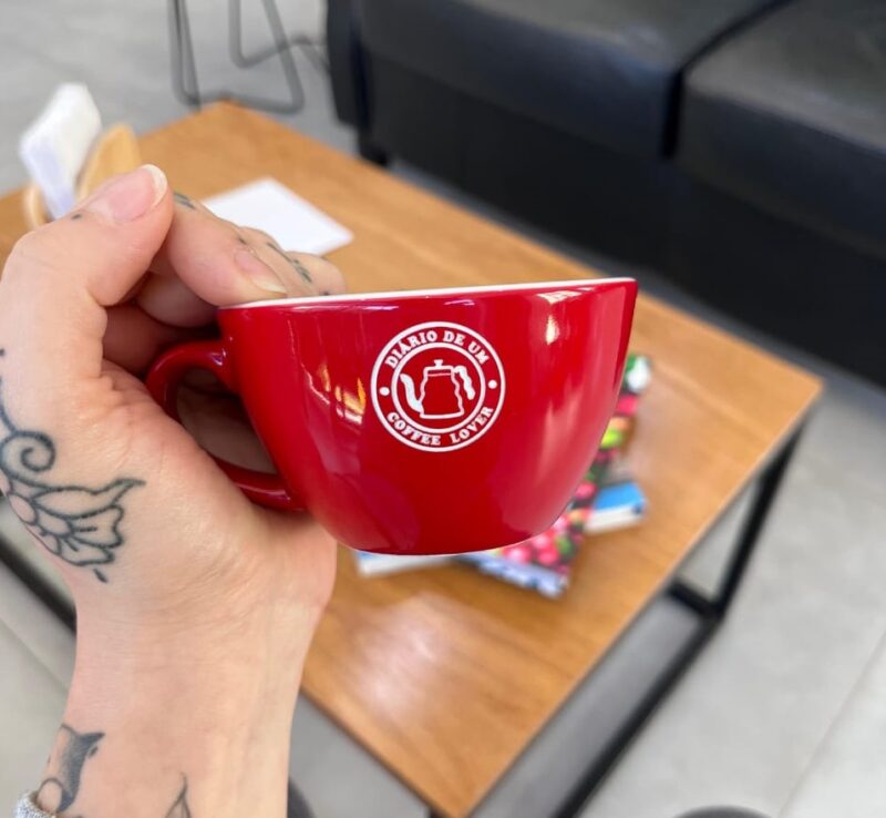 Xícara Egg 150ml Edição Diário de Um Coffee Lover Cores